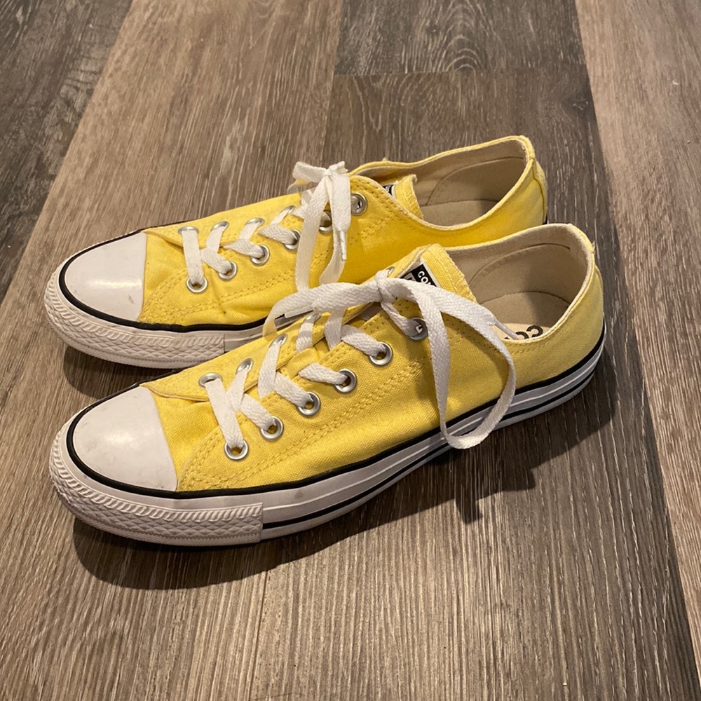 ☆ Yellow Converse Chuck Taylor All Star Classic Low Top ☆